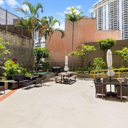 Centrally Located Walk To Hilton Lagoon Apartment Honolulu Bagian luar foto