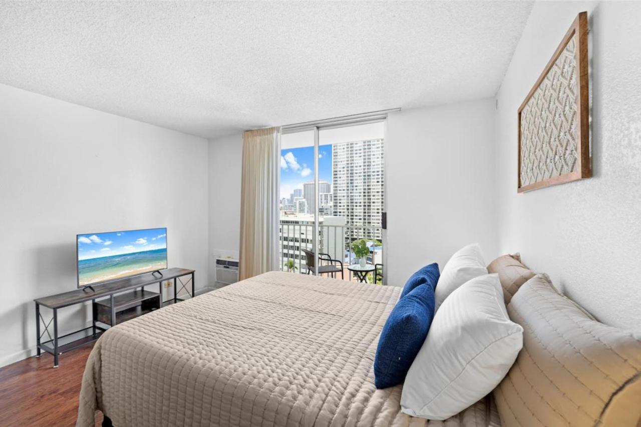 Centrally Located Walk To Hilton Lagoon Apartment Honolulu Bagian luar foto