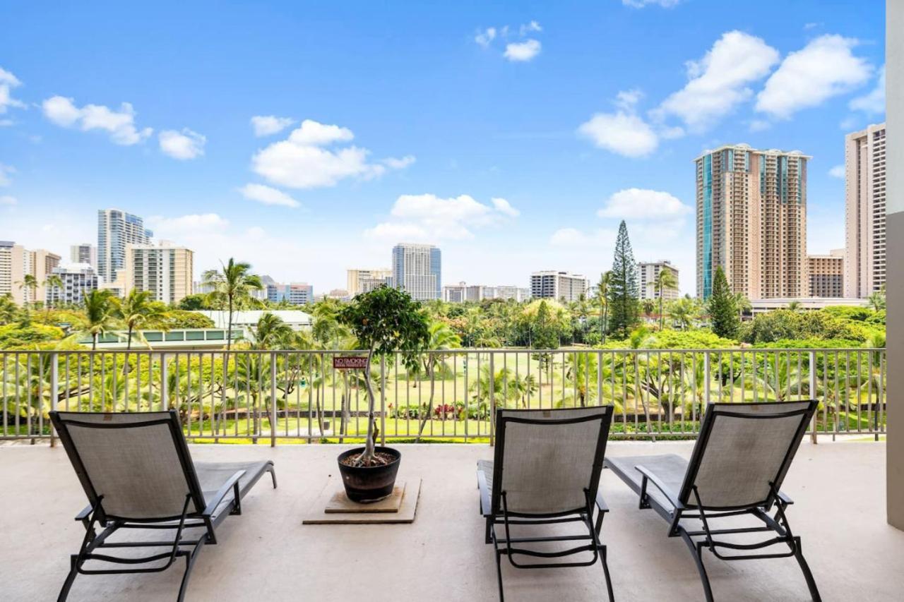 Centrally Located Walk To Hilton Lagoon Apartment Honolulu Bagian luar foto