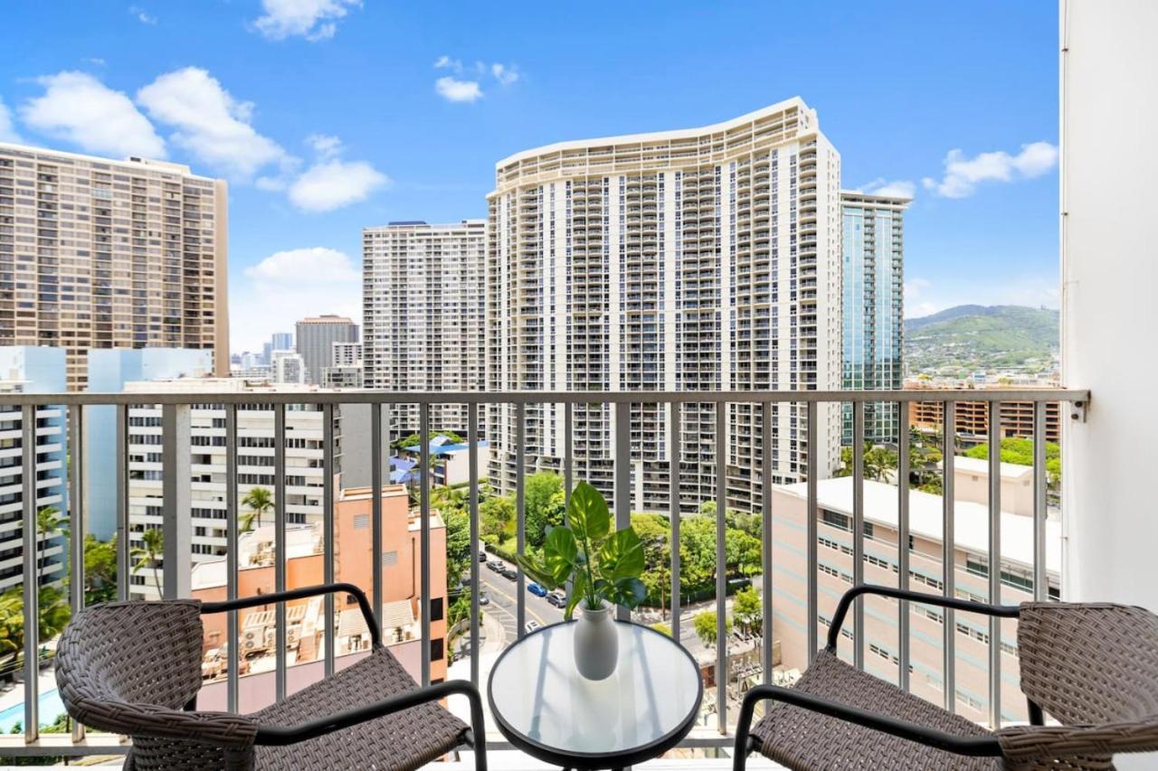 Centrally Located Walk To Hilton Lagoon Apartment Honolulu Bagian luar foto