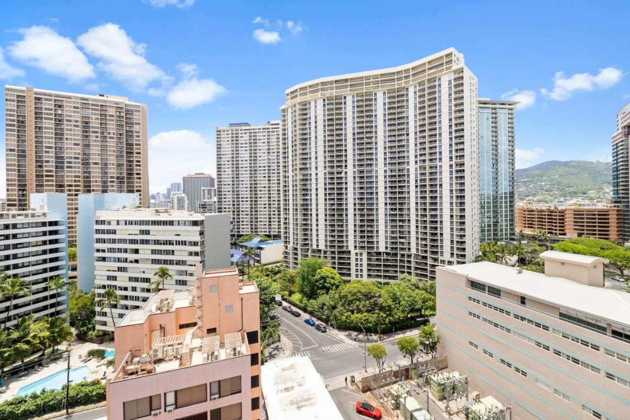 Centrally Located Walk To Hilton Lagoon Apartment Honolulu Bagian luar foto